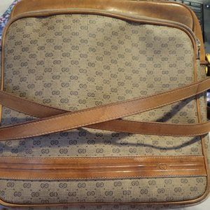 Vintage Gucci Micro Logo shoulder bag.